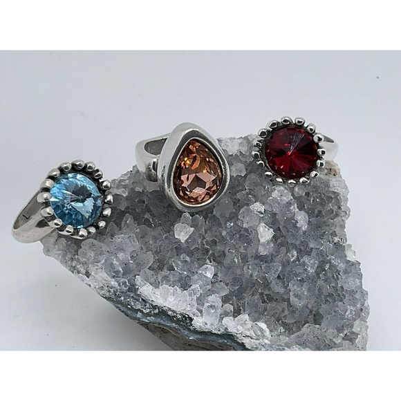 Lot of 3 Silver plated Jewel Toned Glass Ring Sz 7-8 - Picture 6 of 7